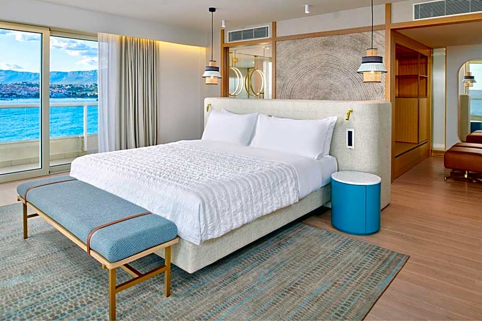 Le Meridien Lav Split