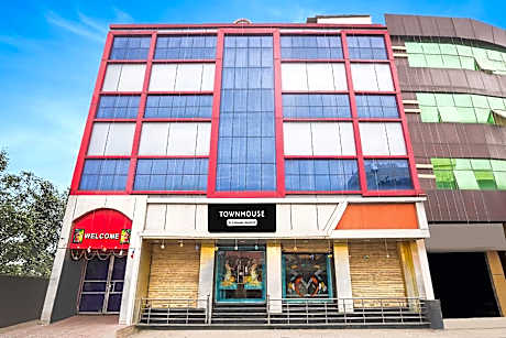 Super Townhouse Butler Road Near Maripur Chowk