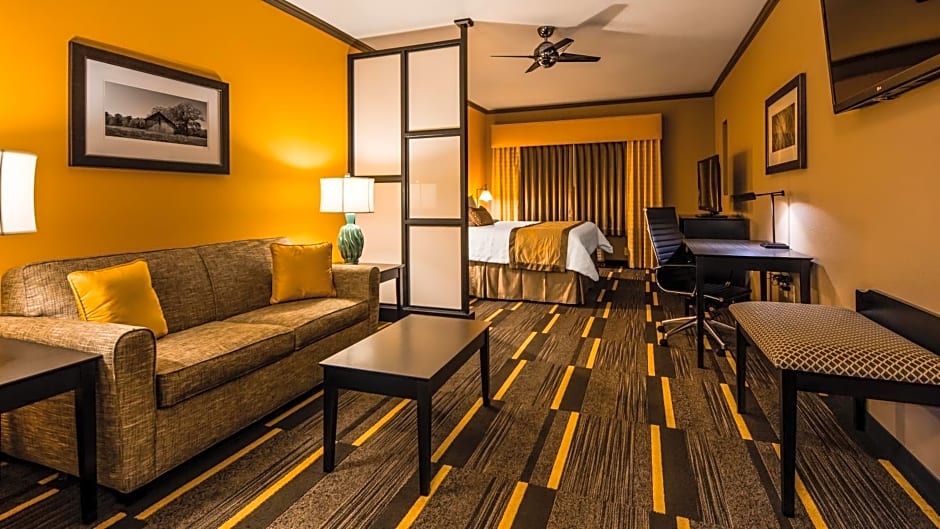 Best Western Plus Emerald Inn & Suites