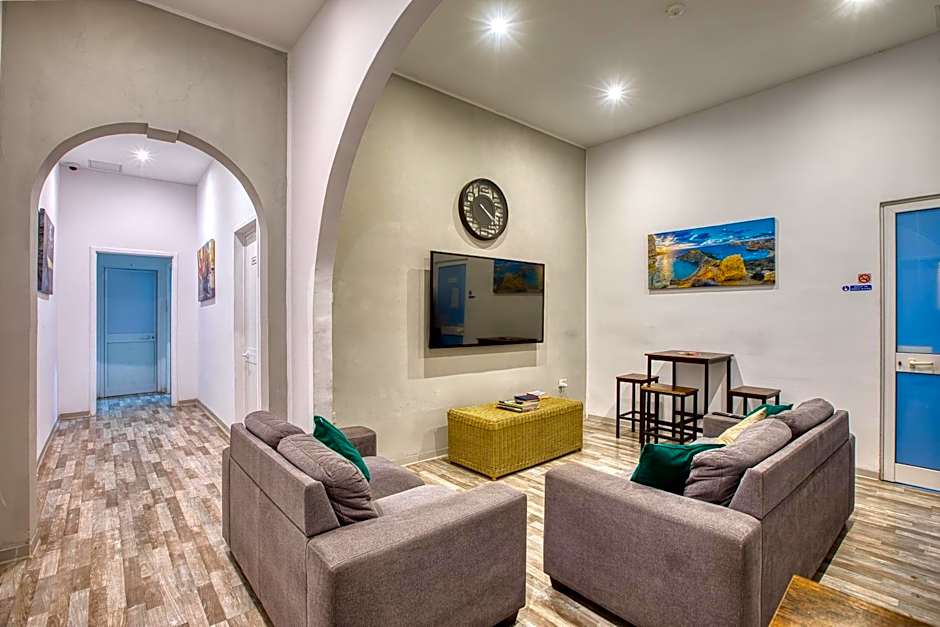 Bookarest Hostel Malta