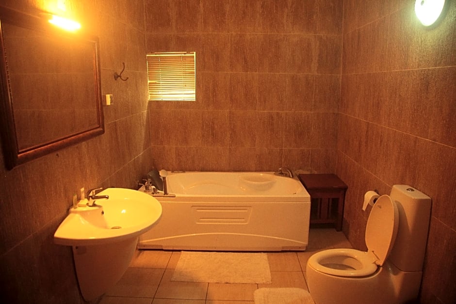 De Lawrence Court & Suites