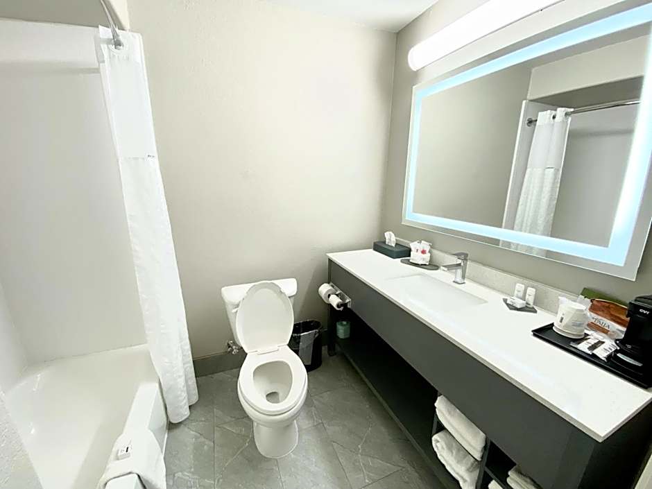 La Quinta Inn & Suites by Wyndham Ada