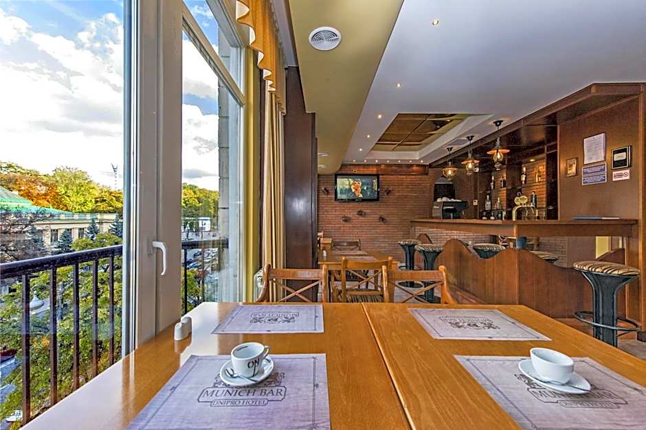 Готель Дніпро Dnipro Hotel