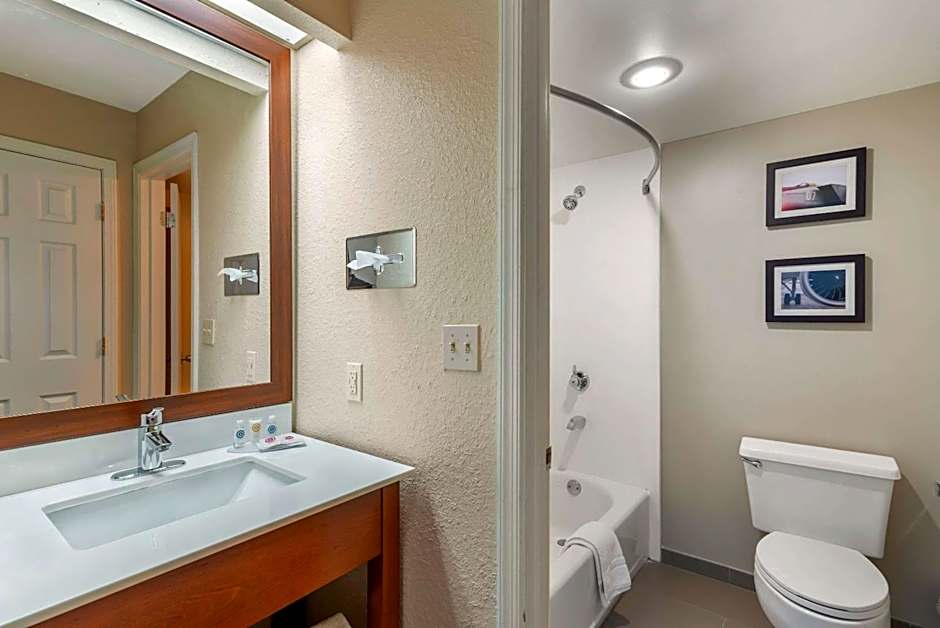 Comfort Inn & Suites - near Robins Air Force Base Main Gate