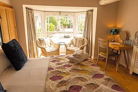 Twin Room with Private Bathroom