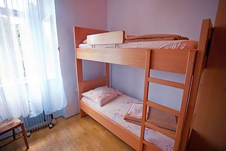 Bed in 4-Bed Mixed Dormitory Room