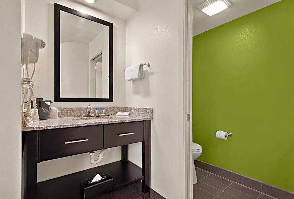 SPOT X Hotel Tampa - Wesley Chapel by The Red Collection