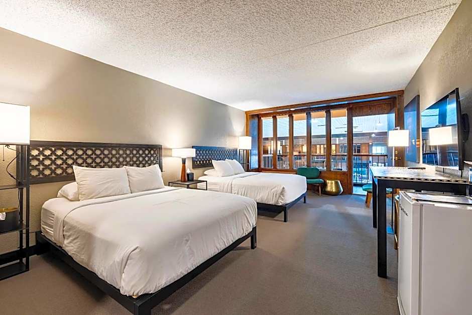 The Highlander Hotel Iowa City, an Ascend Collection Hotel
