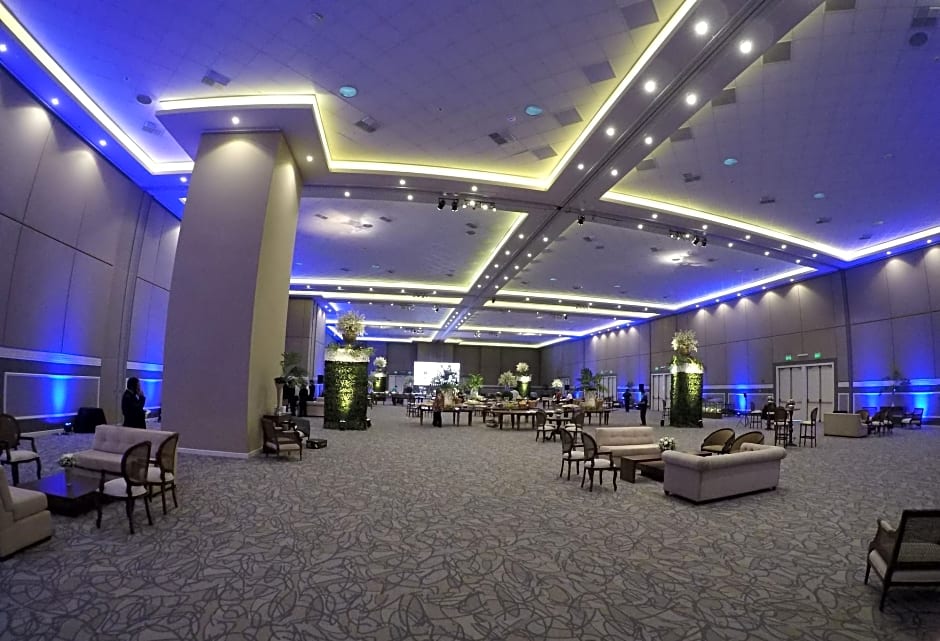 Paseo La Galería Hotel & Suites