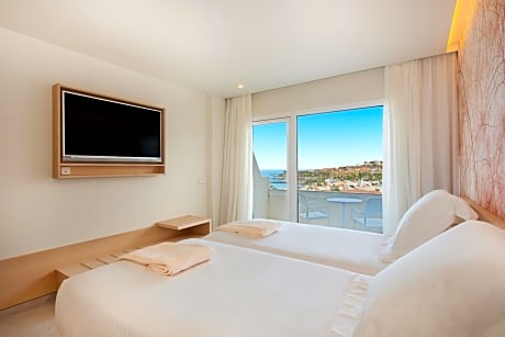Star Prestige Double Room with Side Sea View and Executive Lounge Access