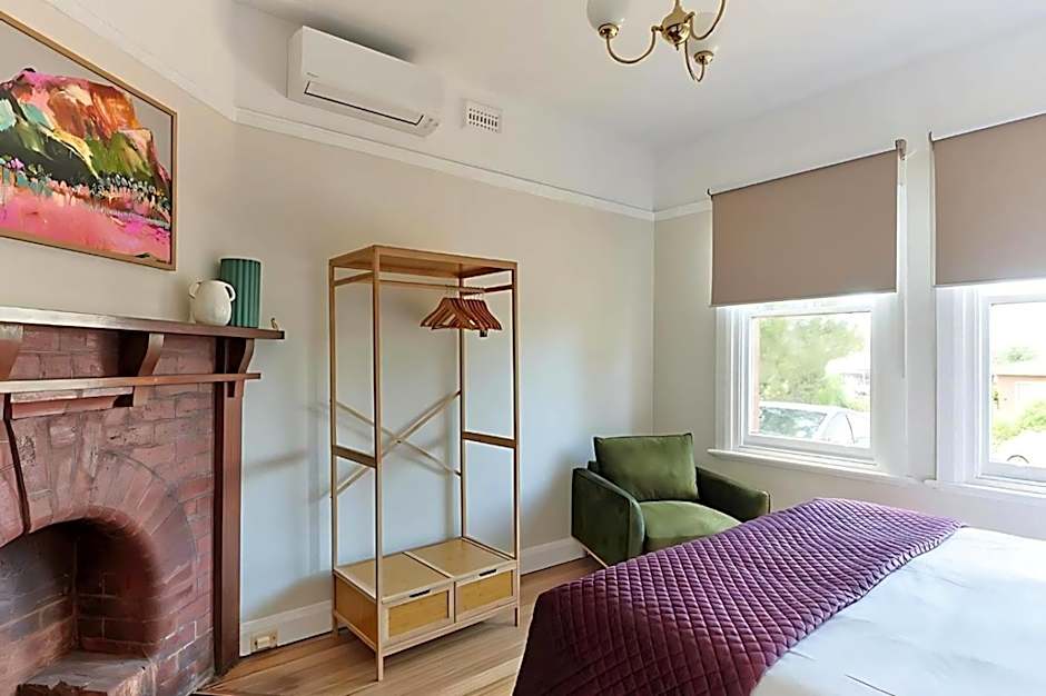 Comfort in Sandy Bay next to the Rivulet