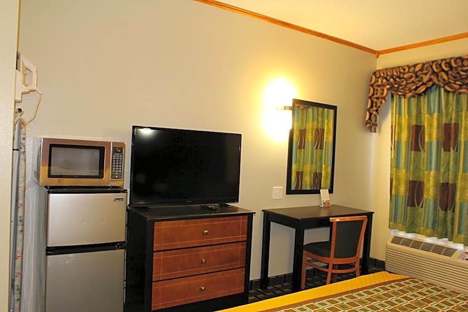 Home Gate Inn & Suites