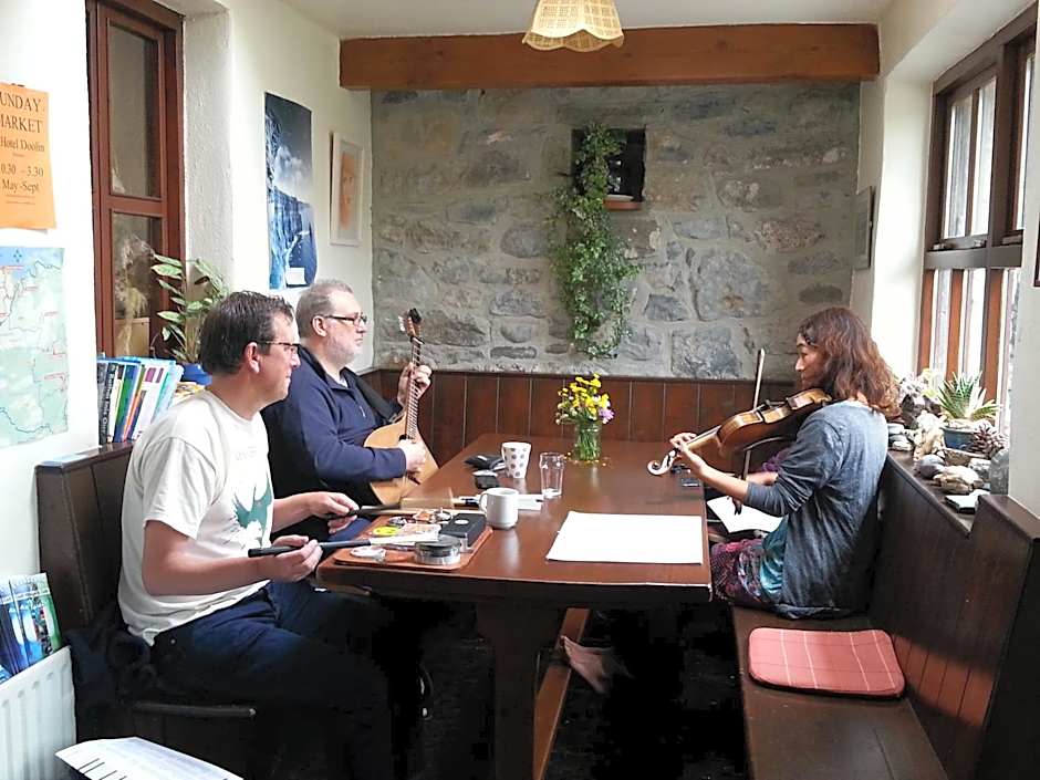 Aille River Tourist Hostel and Campsite Doolin