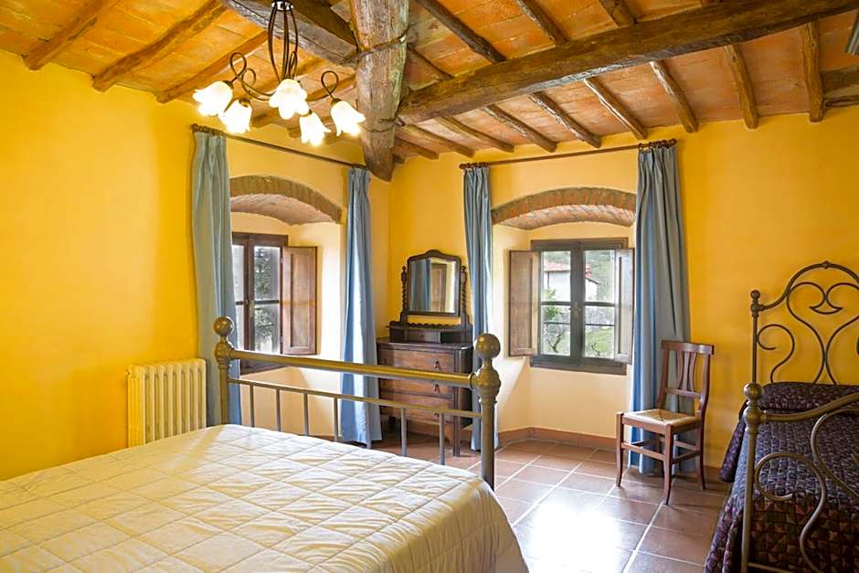 ISA-Farmhouse with swimming-pool in Chianti-area in the middle of Tuscan nature