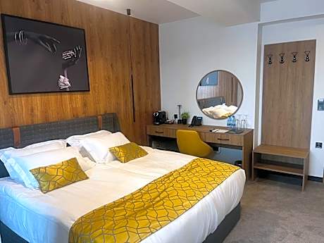 Queen Room with Balcony