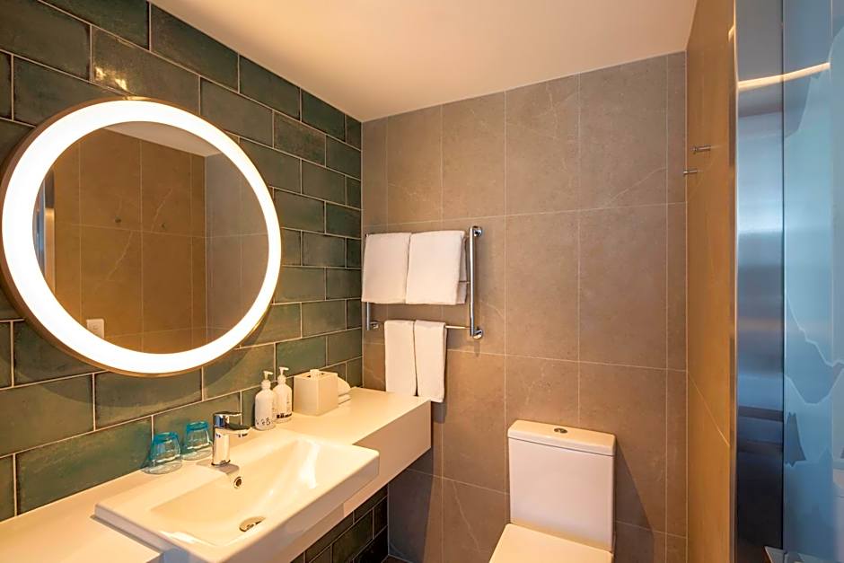 Holiday Inn Express And Suites Queenstown By IHG