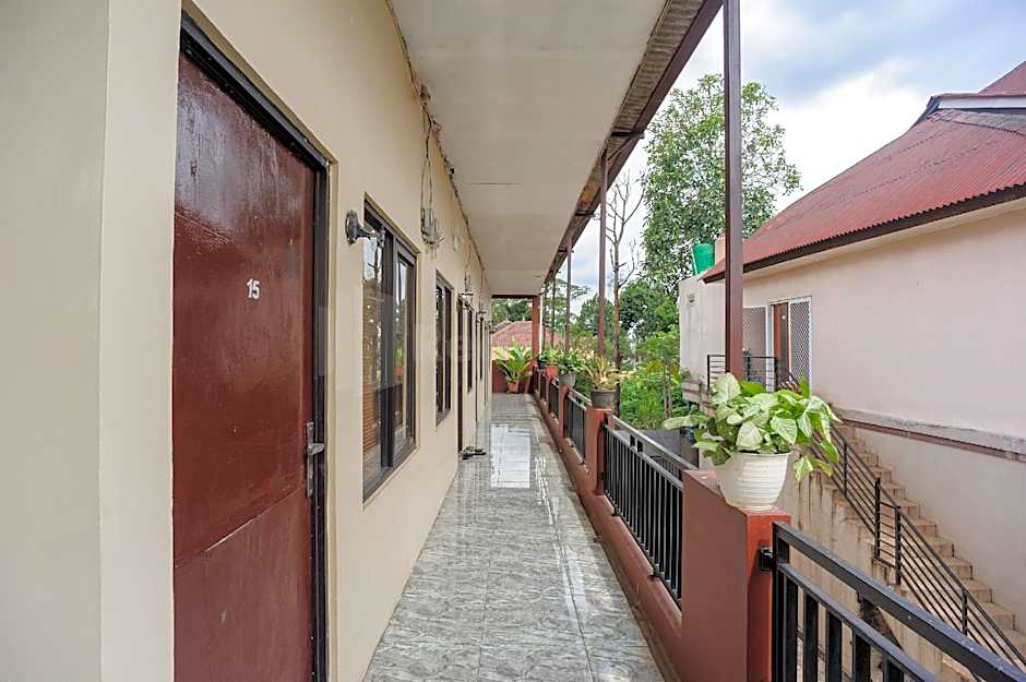 SRB near Mall Ciputra CIbubur Mitra RedDoorz