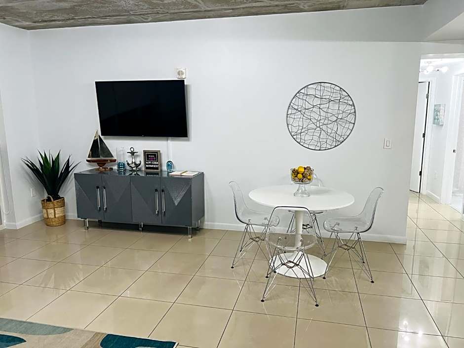 Spacious 2BD 2BTH at Midblock