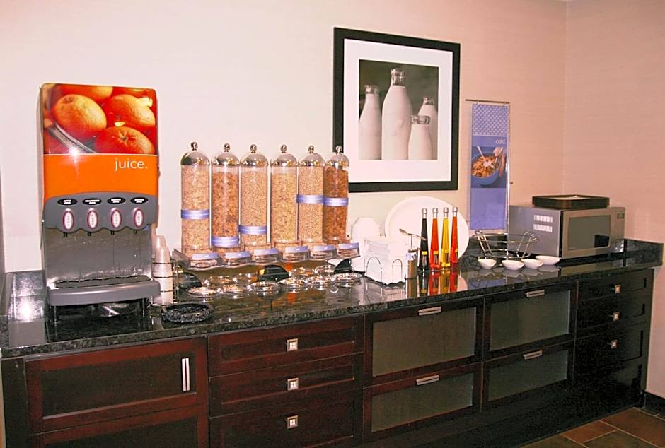 Hampton Inn By Hilton And Suites Detroit/Canton