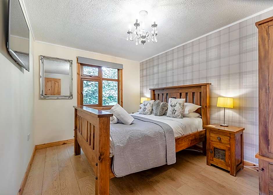 Charlesworth Lodges