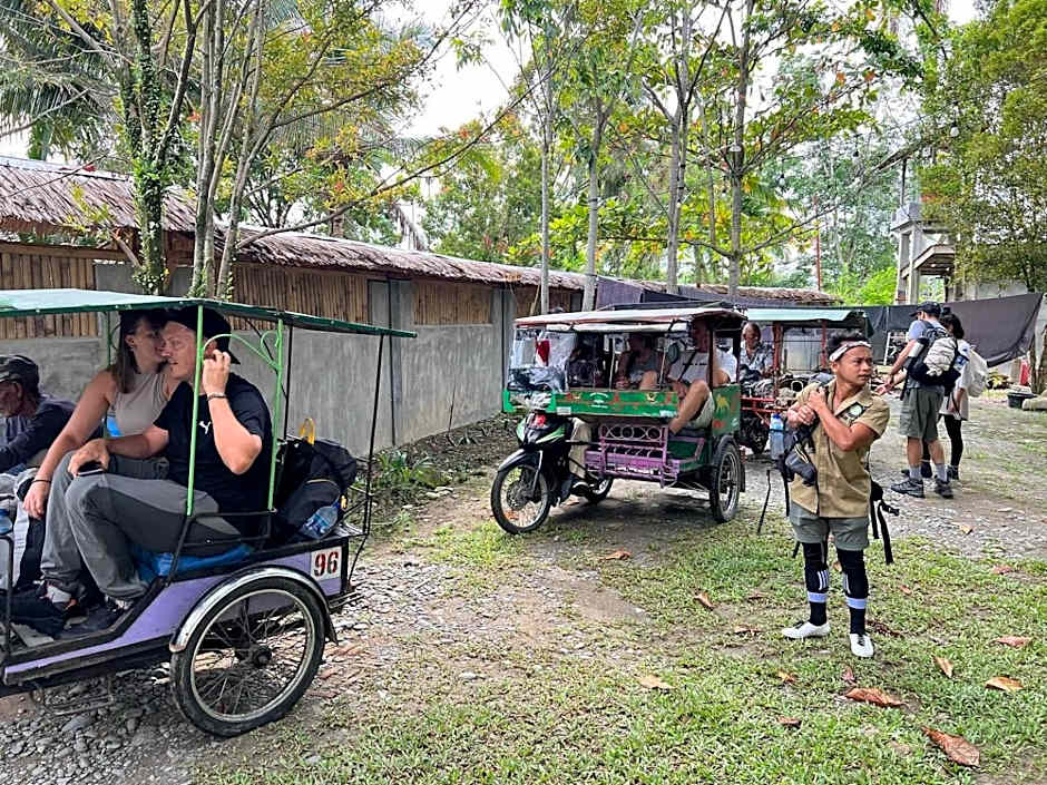 Gino's Place - Guest House & Jungle Trekking
