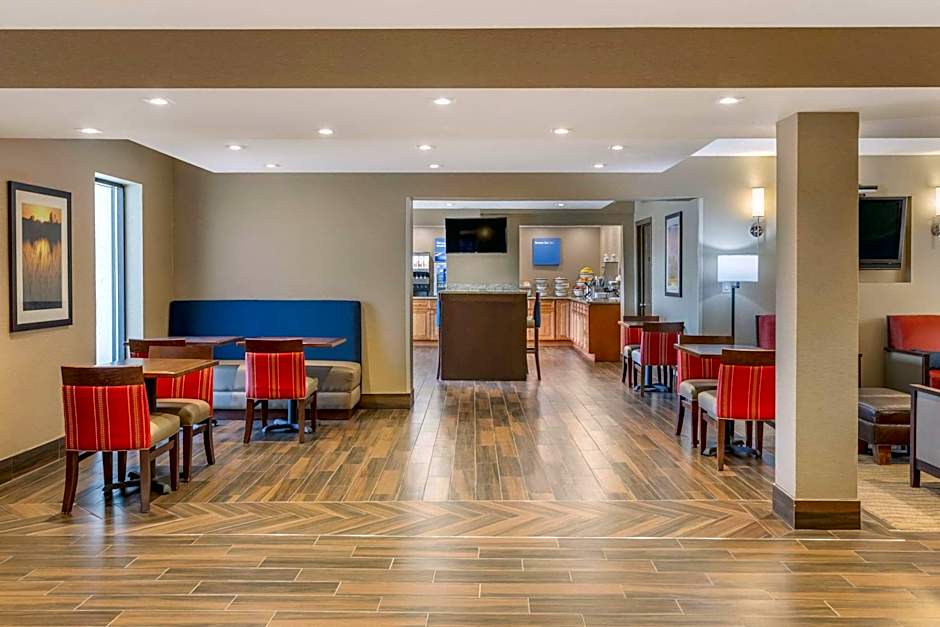 Comfort Inn & Suites Rochelle - DeKalb