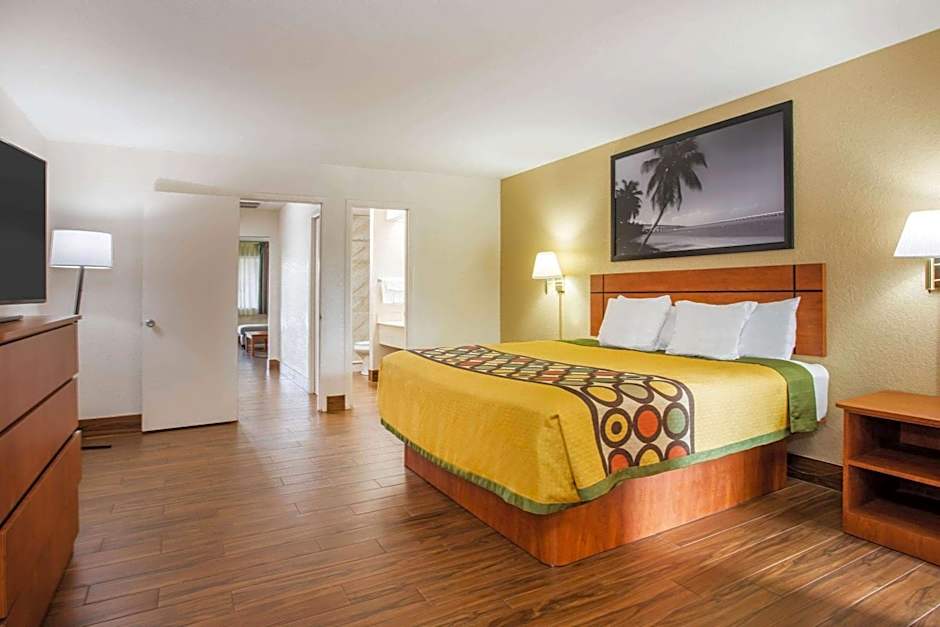 Super 8 by Wyndham North Palm Beach