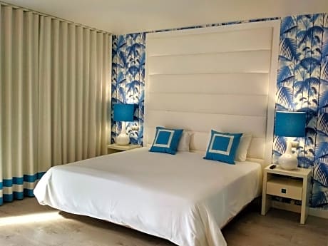 VILLA // R/C - Double//Twin