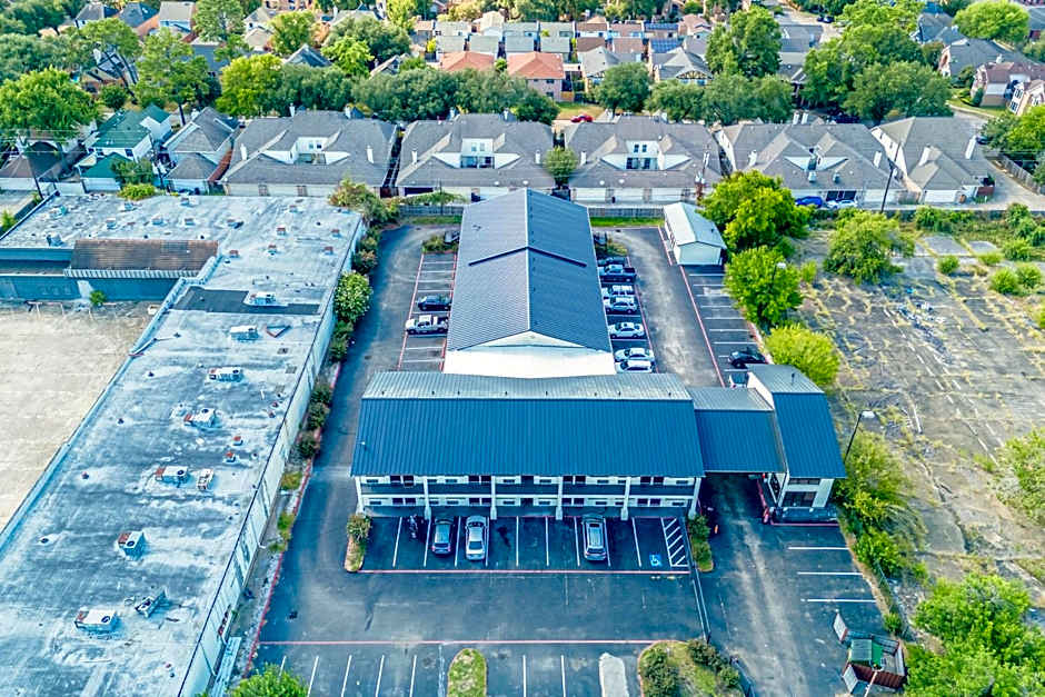 OYO Hotel Houston N Fm-1960 Champions TX