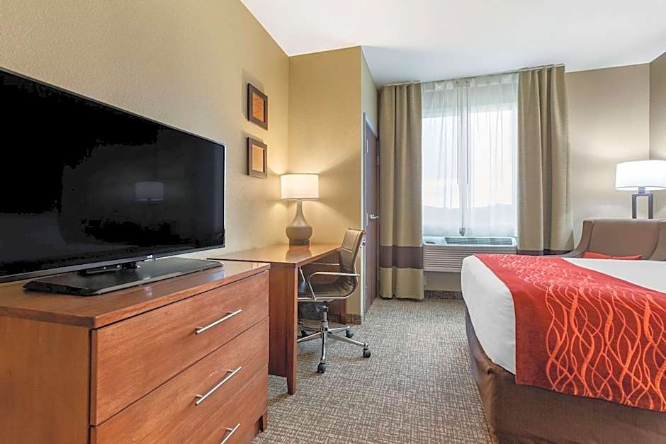 Comfort Inn & Suites Near Mt. Rushmore