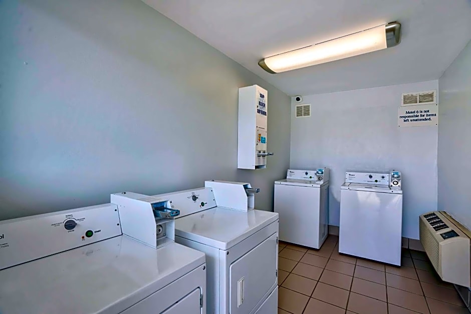 Motel 6-Lumberton, NC