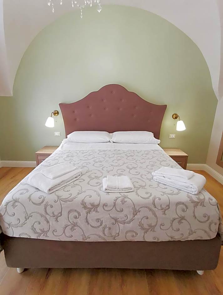 Photo 1 of 18 of Opera Relais 85