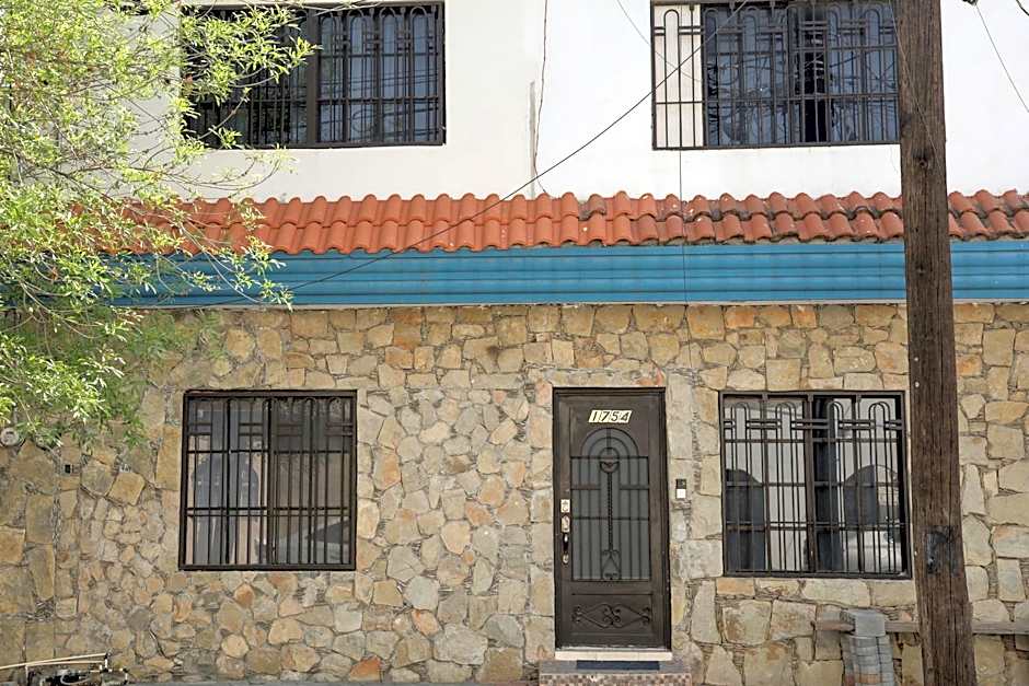 ANTIQUE Guest House Fundidora