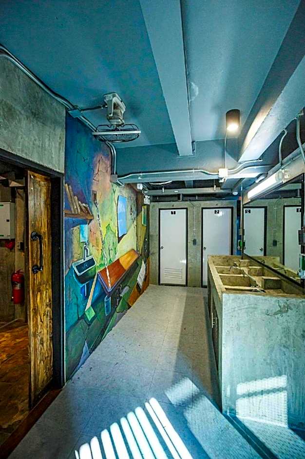 Episode 11 Hostel Sukhumvit