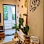Frida's Artsy Condo with own mural, outdoor tub & rooftop pool