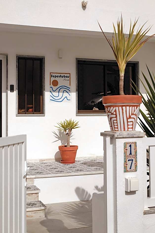 SUPERTUBOS HOUSE Peniche