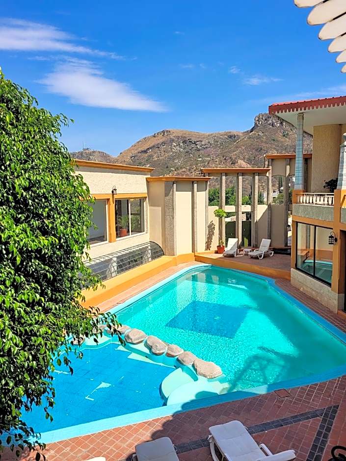 Hotel Paseo de la Presa