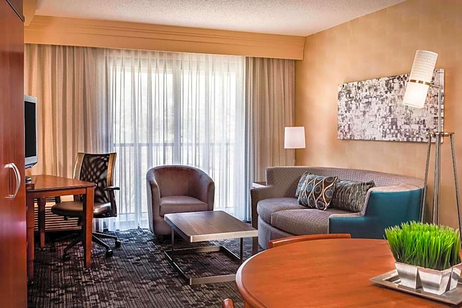 Courtyard by Marriott Kansas City Shawnee