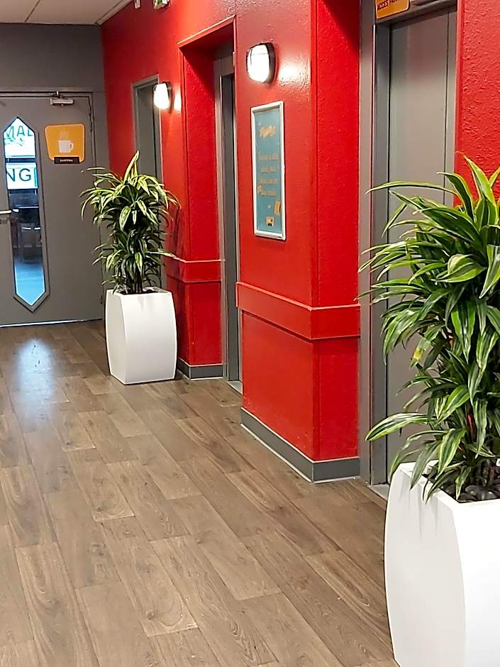 hotelF1 Paris Porte de Montreuil