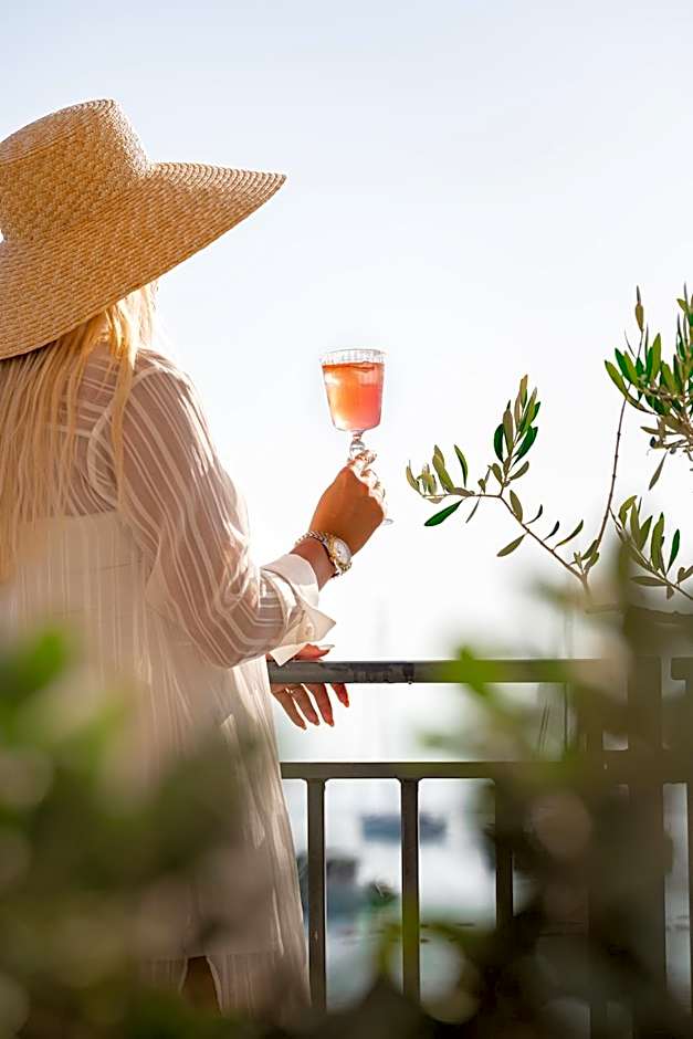 Hotel California by Aycon