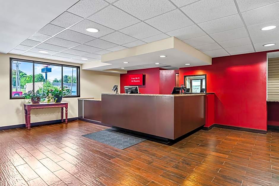 Red Roof Plus+ & Suites Malone