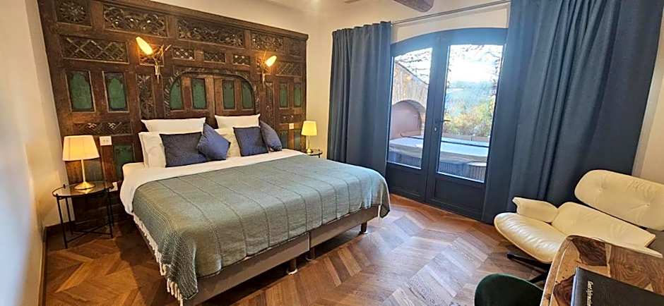 L Amourier chambres charme et confort avec Jacuzzi ou baignoire XXL