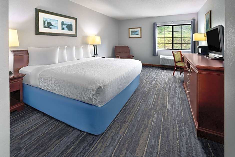 Days Inn by Wyndham Iron Mountain
