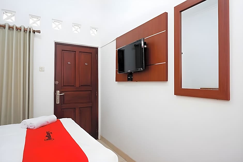 RedDoorz Syariah near Exit Tol Krapyak Semarang