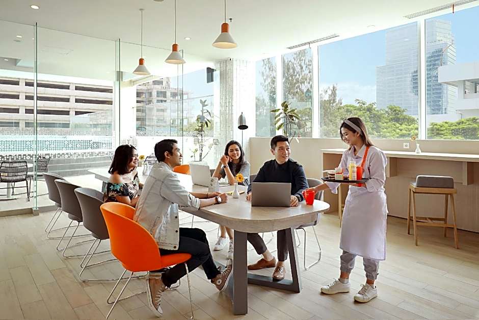 HARRIS Hotel & Conventions Bundaran Satelit Surabaya