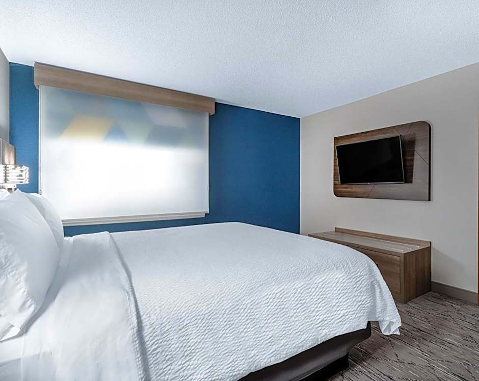 Photo 1 of 4 of Standard 1 King Bed
