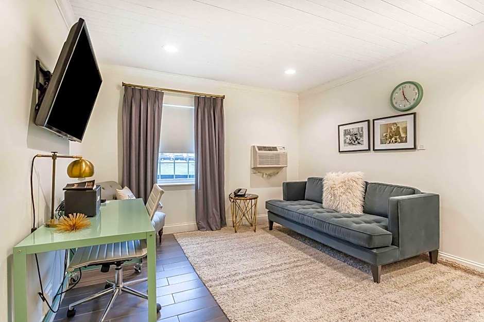 The Aurora Inn Hotel and Event Center