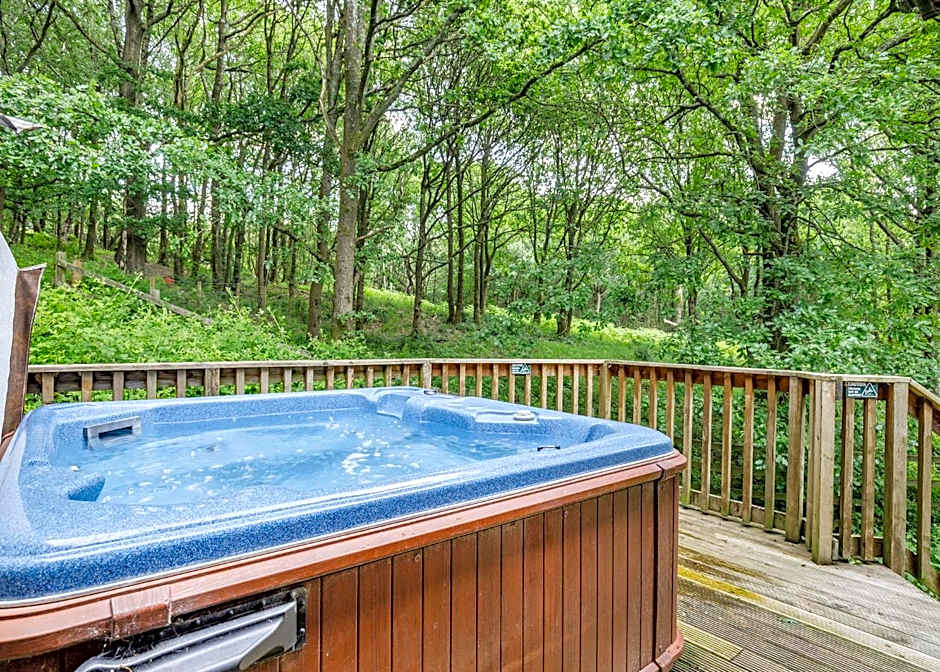 Charlesworth Lodges
