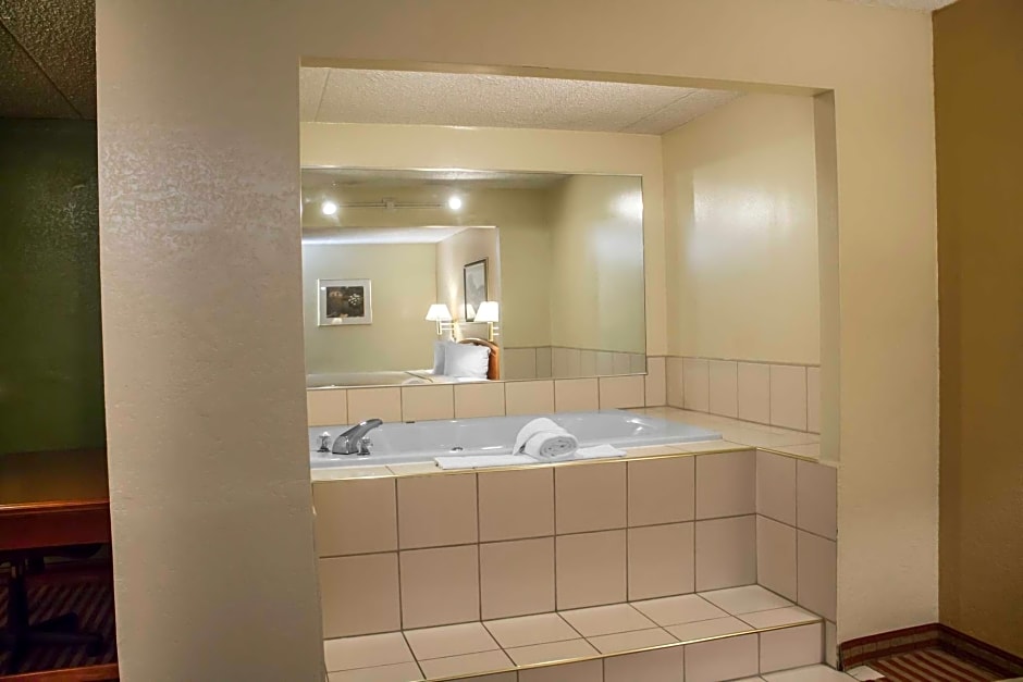 Econo Lodge Wickliffe - Cleveland East – Wickliffe, OH