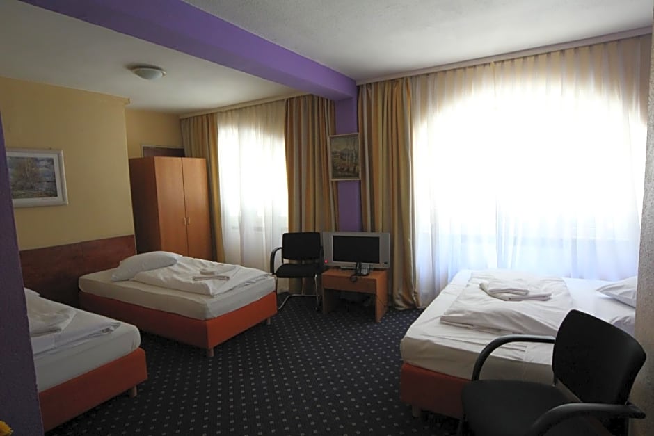 Carlton Hotel